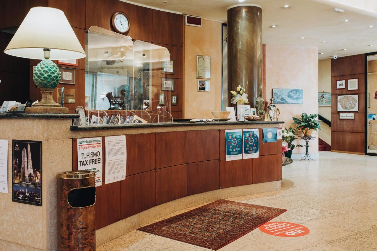 Hotel Alan อันโซลา เดล เอมิเลีย ภายนอก รูปภาพ