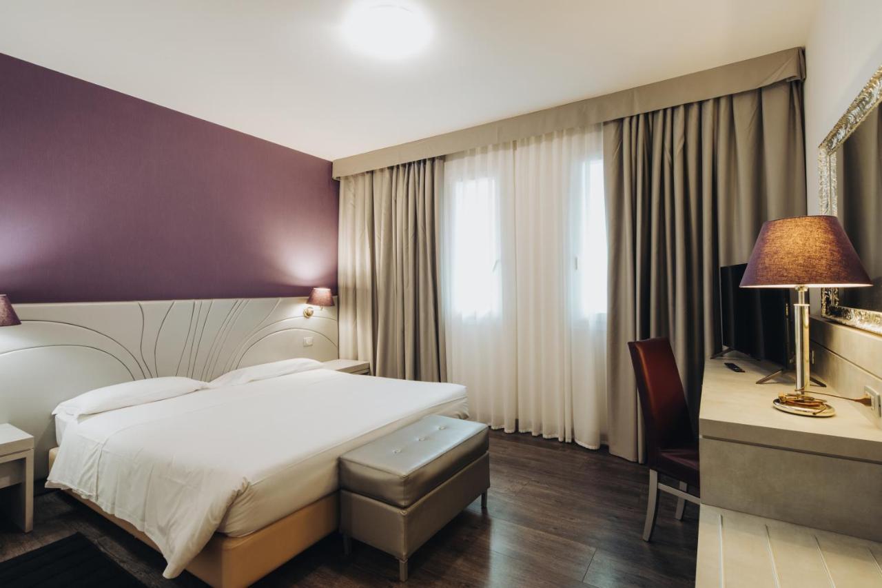 Hotel Alan อันโซลา เดล เอมิเลีย ภายนอก รูปภาพ