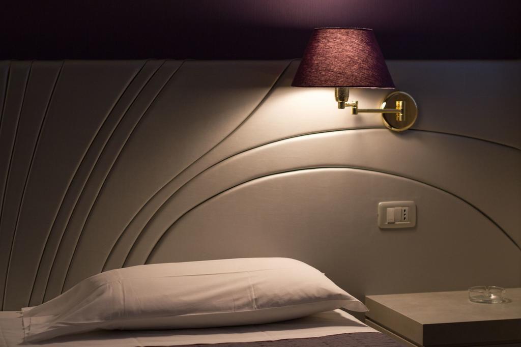 Hotel Alan อันโซลา เดล เอมิเลีย ภายนอก รูปภาพ