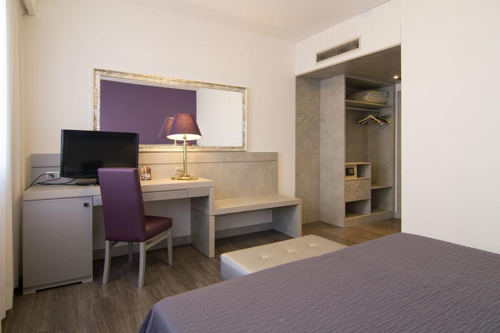 Hotel Alan อันโซลา เดล เอมิเลีย ภายนอก รูปภาพ