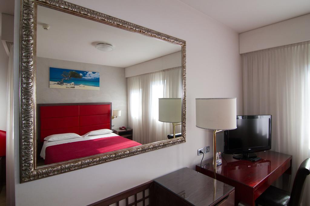 Hotel Alan อันโซลา เดล เอมิเลีย ภายนอก รูปภาพ