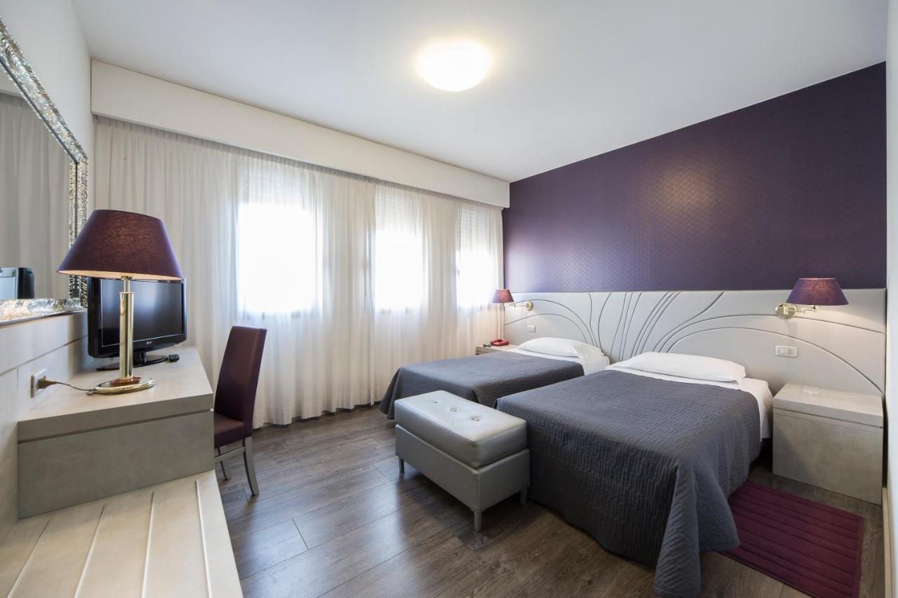 Hotel Alan อันโซลา เดล เอมิเลีย ภายนอก รูปภาพ
